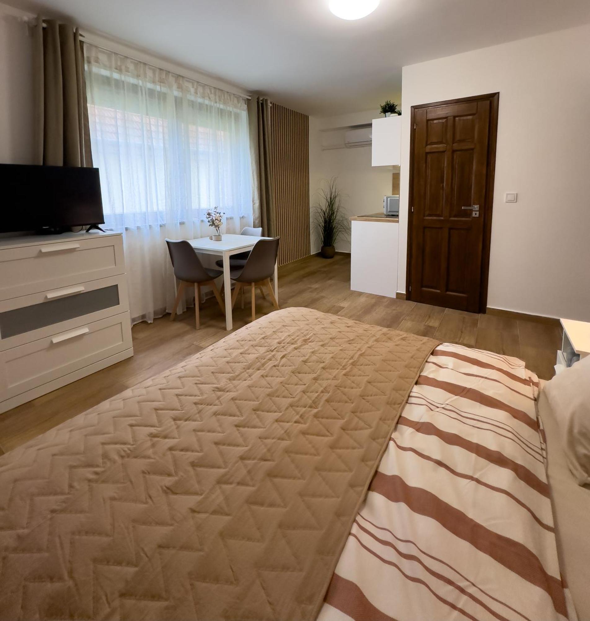 Rp Apartmanhaz Demjén Eksteriør bilde